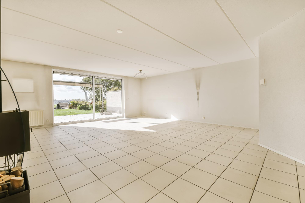 Empty room before staging